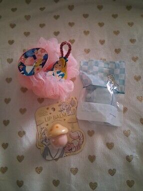 ✂️ 3/$15 *NWT* Disney Alice In Wonderland Bath Set & Lip Balm
